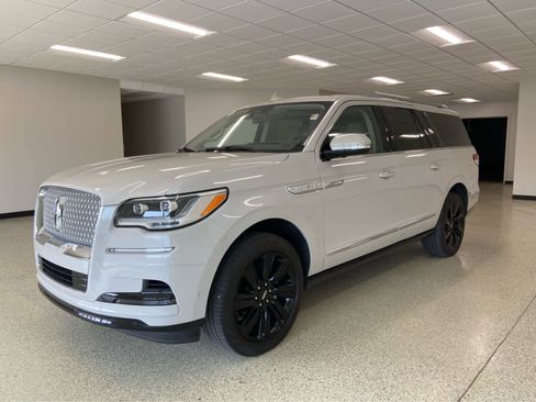 Used 2024 Lincoln Navigator L Reserve image 9