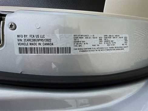 Used 2023 Chrysler Pacifica Touring-L AWD/4WD image 30