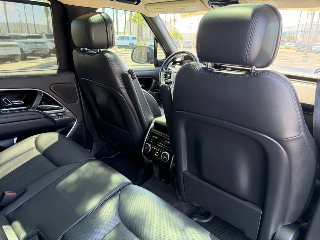Used 2023 Land Rover Range Rover SE AWD/4WD image 8