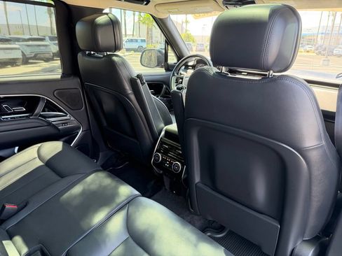 Used 2023 Land Rover Range Rover SE AWD/4WD image 8