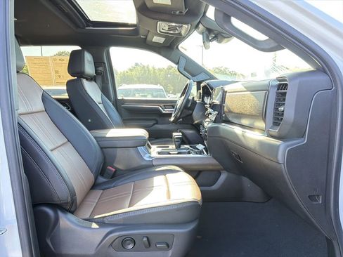 Used 2023 Chevrolet Silverado 1500 High Country w/ High Country Premium Package AWD/4WD image 16
