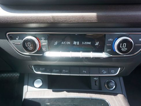 Used 2023 Audi Q5 2.0T Premium w/ Convenience Package AWD/4WD image 13