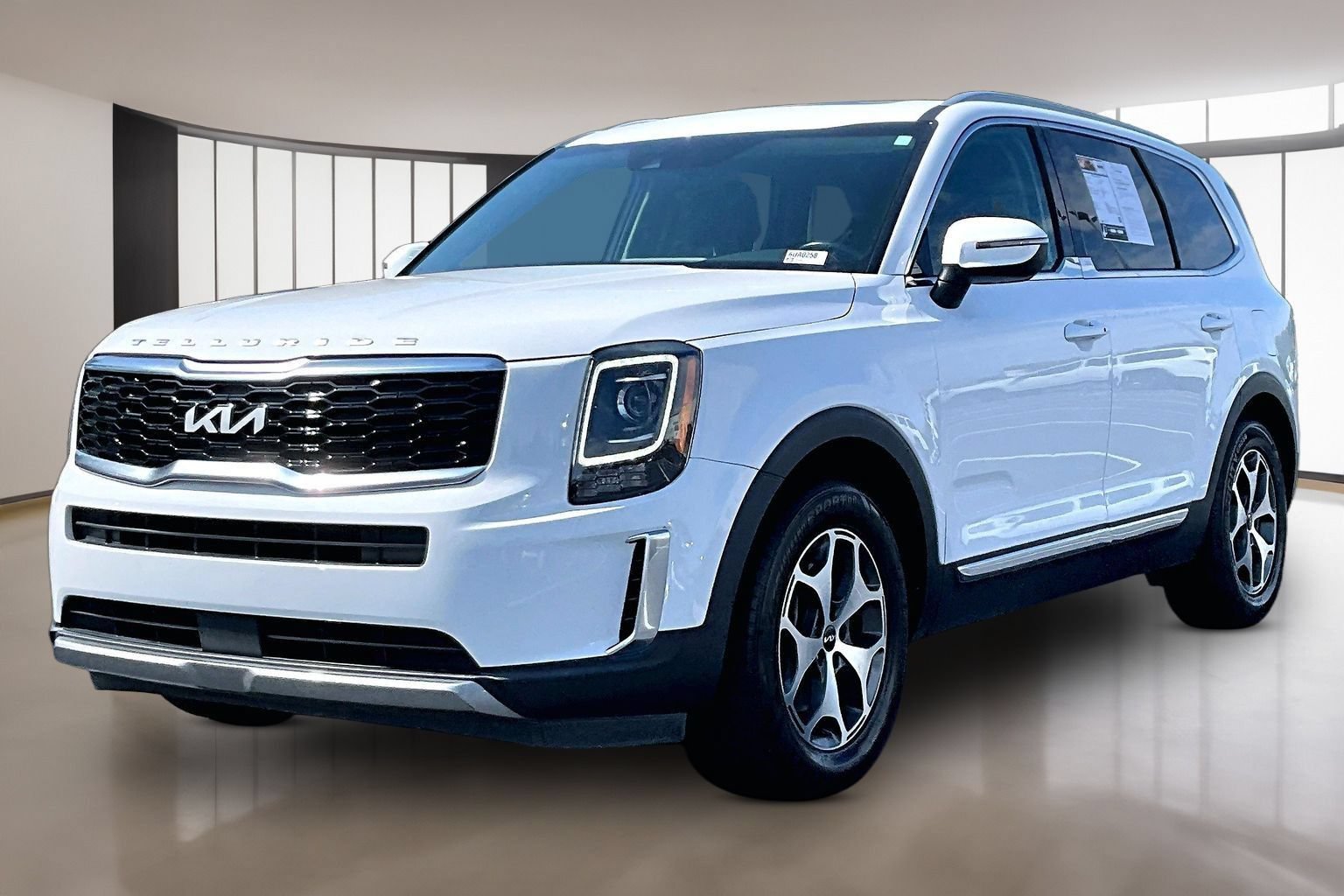 Used 2022 Kia Telluride EX w/ Towing Package FWD image 3