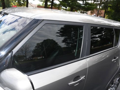 Used 2018 Kia Soul ! FWD image 38