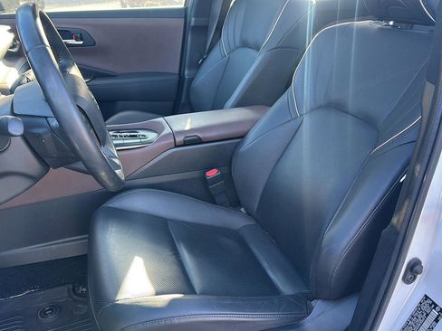 Used 2023 Toyota Crown Limited image 2