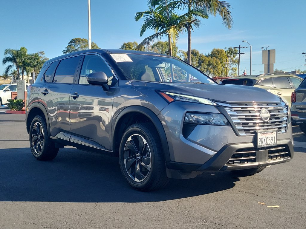 Used 2025 Nissan Rogue SV AWD/4WD image 3