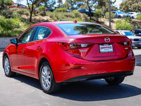 Used 2016 MAZDA MAZDA3 i Touring w/ Popular Equipment Package FWD image 6