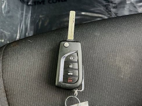 Used 2020 Toyota Corolla LE FWD image 33