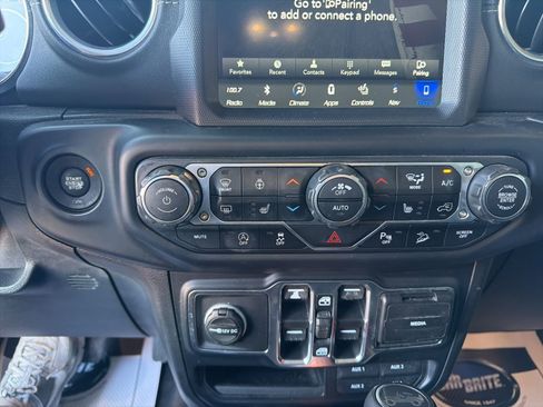 Used 2019 Jeep Wrangler Unlimited Sahara w/ Advanced Safety Group AWD/4WD image 17