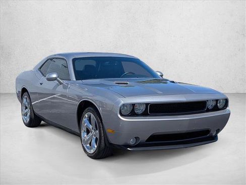 Used 2011 Dodge Challenger RWD image 3