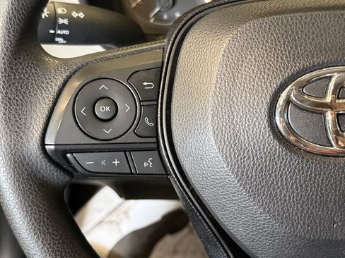 Used 2020 Toyota Corolla LE FWD image 11