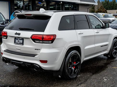 Used 2019 Jeep Grand Cherokee SRT image 17