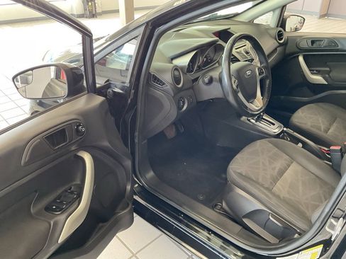 Used 2013 Ford Fiesta SE image 9