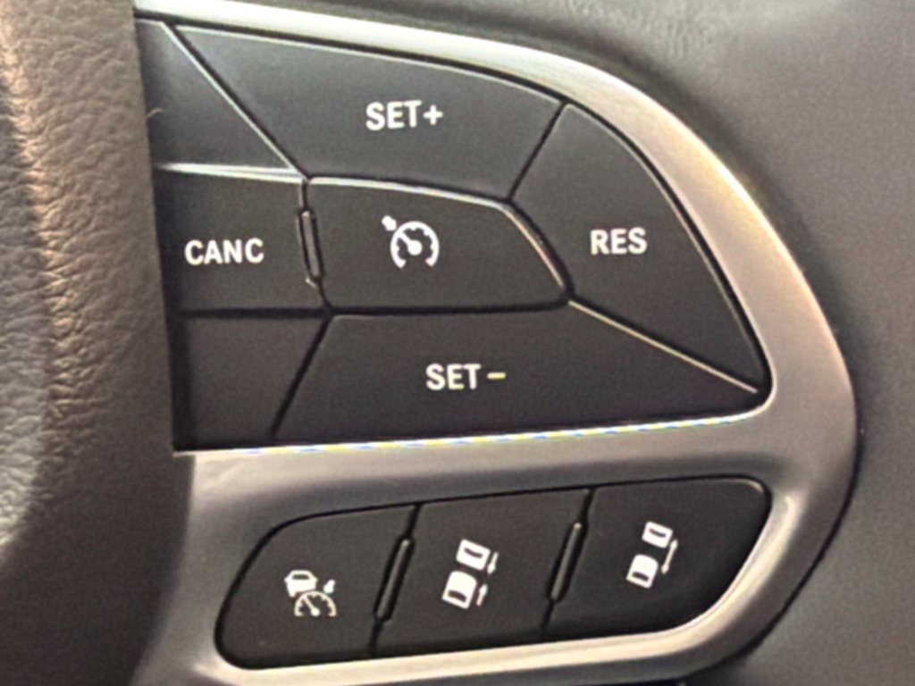 Used 2026 Chrysler Pacifica Select FWD image 21