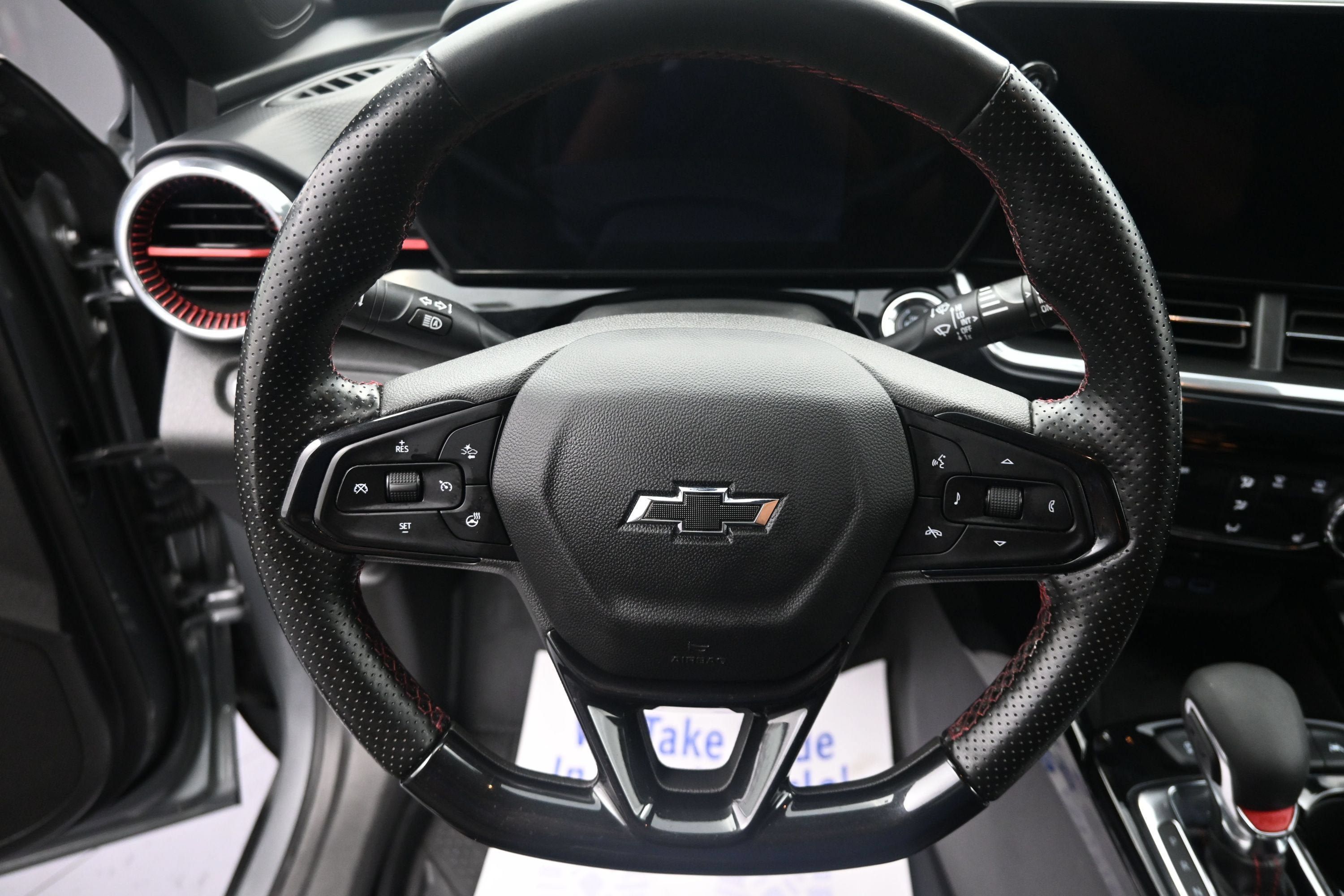 Used 2025 Chevrolet Trax RS w/ Sunroof Package FWD image 12