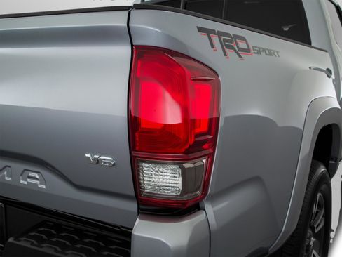 Used 2017 Toyota Tacoma TRD Sport w/ Premium & Technology Package AWD/4WD image 79