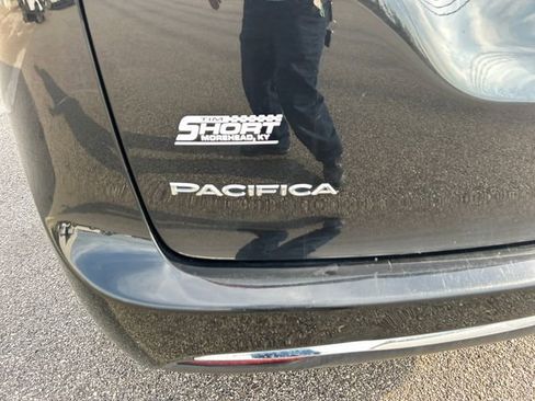 Used 2022 Chrysler Pacifica Touring-L image 50