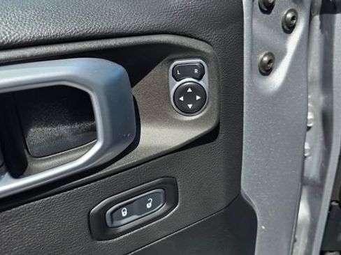 Used 2020 Jeep Gladiator Overland image 19