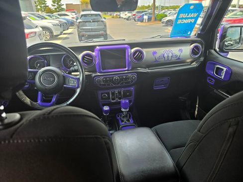 Used 2021 Jeep Wrangler Unlimited Sahara w/ Uconnect 4C Nav & Sound Group AWD/4WD image 14
