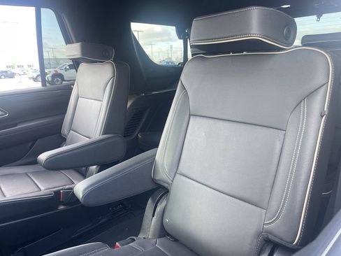 Used 2024 GMC Yukon SLT w/ SLT Luxury Package AWD/4WD image 38