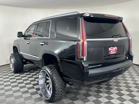 Used 2020 Cadillac Escalade Luxury AWD/4WD image 4