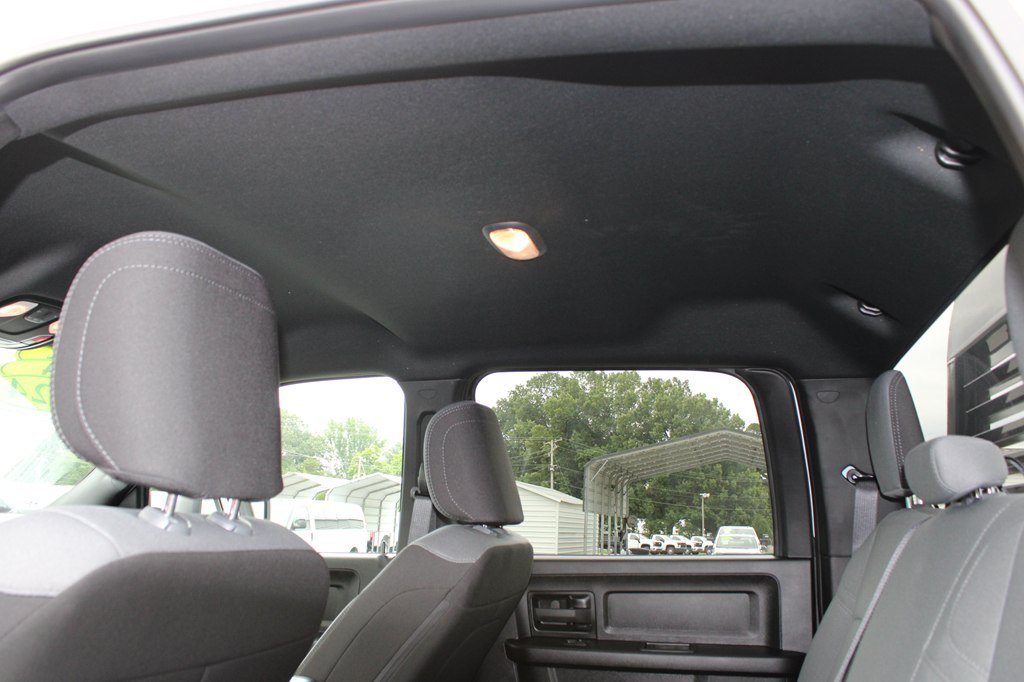 Used 2024 RAM 5500 Tradesman w/ Chrome Appearance Group AWD/4WD image 18
