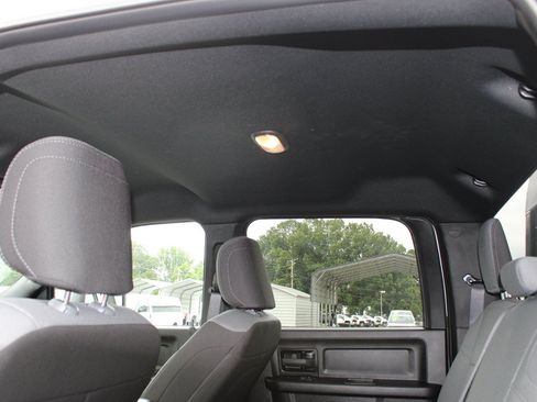 Used 2024 RAM 5500 Tradesman w/ Chrome Appearance Group AWD/4WD image 18