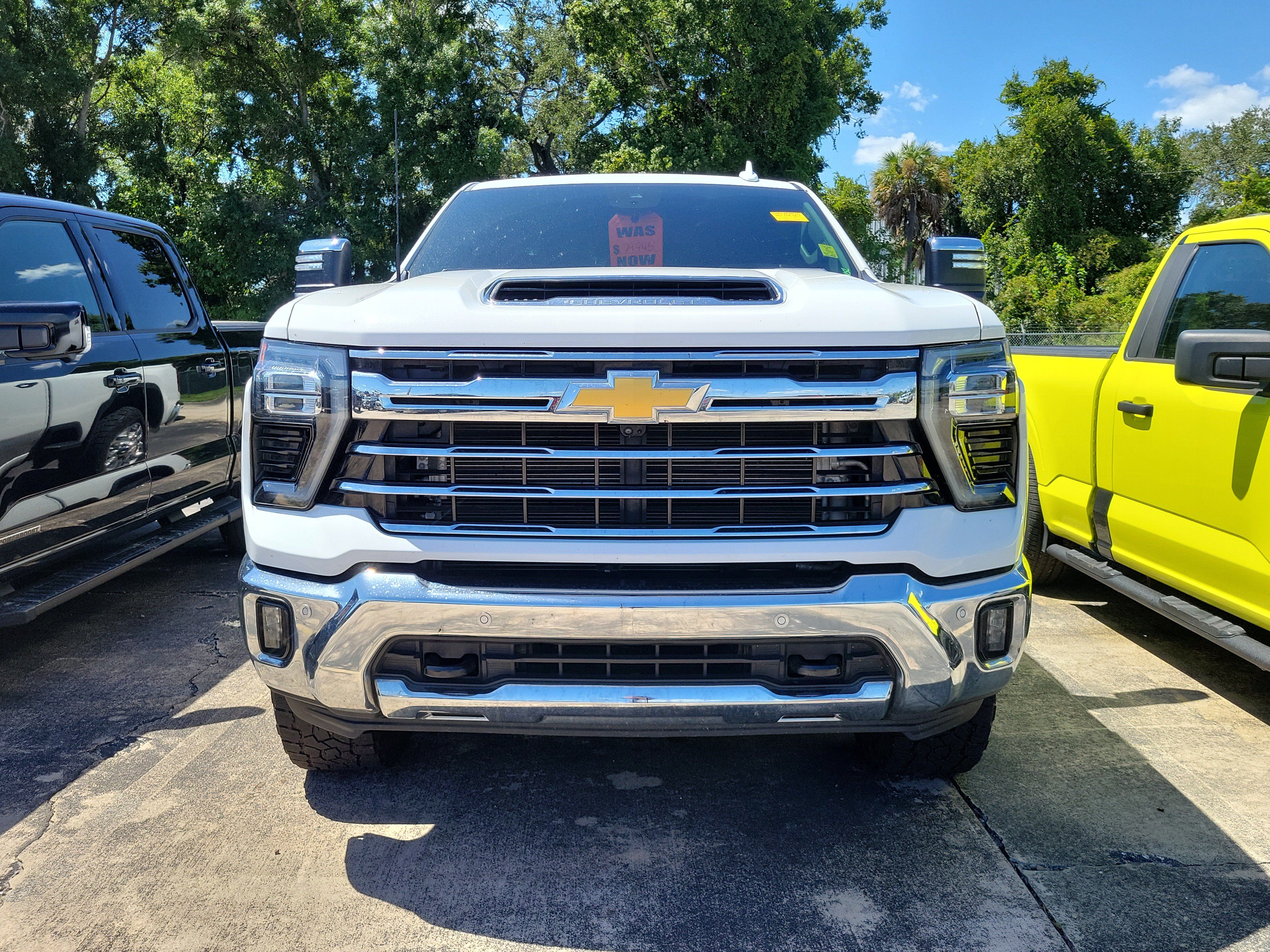 Used 2025 Chevrolet Silverado 2500 LTZ w/ LTZ Premium Package AWD/4WD image 2