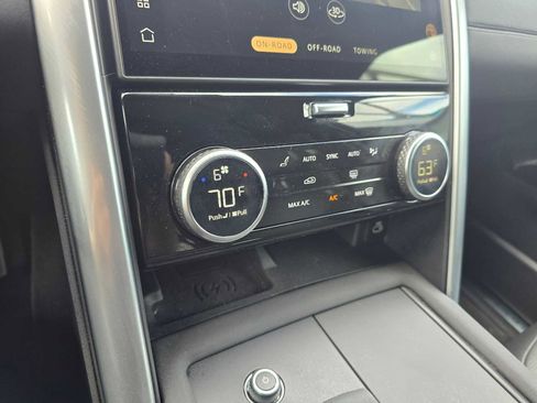 Used 2025 Land Rover Discovery S AWD/4WD image 31