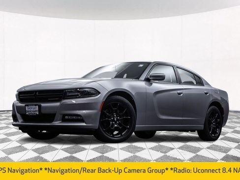 Used 2015 Dodge Charger SXT image 2