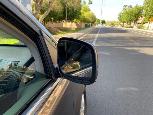 Used 2016 Chrysler Town & Country Touring image 20