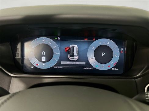 New 2026 Land Rover Range Rover Velar Dynamic SE image 13