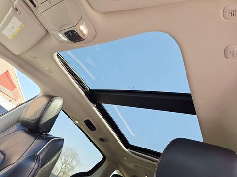 Used 2022 Chrysler Pacifica Limited image 9