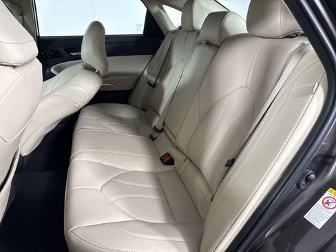 Used 2019 Toyota Avalon XLE image 22