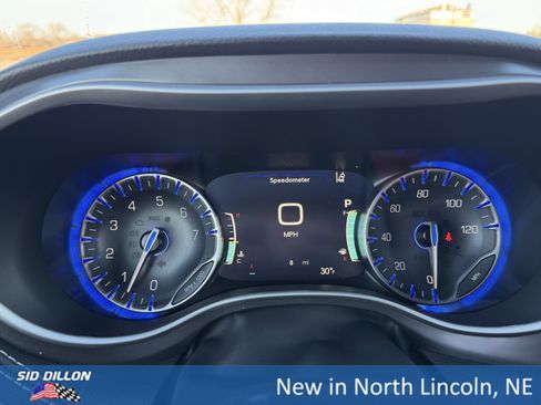 New 2026 Chrysler Pacifica Select image 9