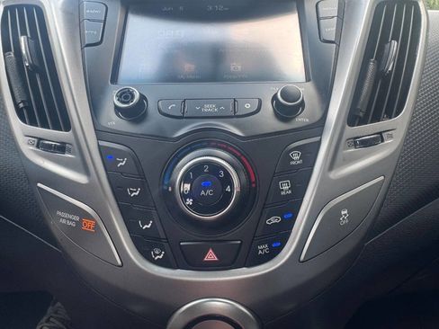 Used 2017 Hyundai Veloster FWD image 25