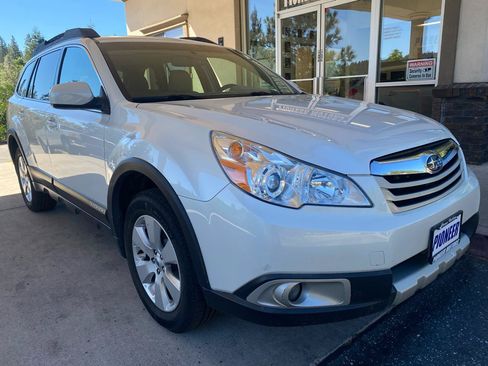 Used 2011 Subaru Outback 2.5i Limited AWD/4WD image 6