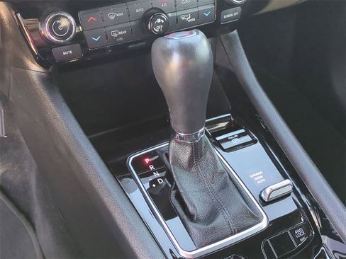 Used 2022 Jeep Compass Limited image 15