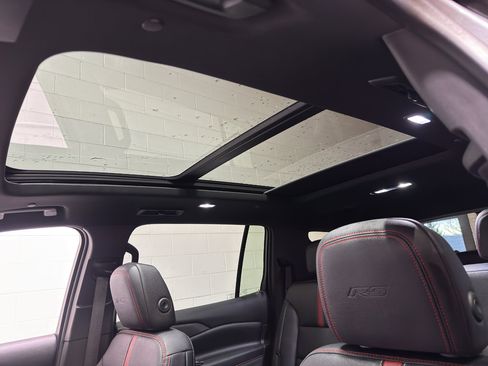 Used 2025 Chevrolet Traverse RS image 42