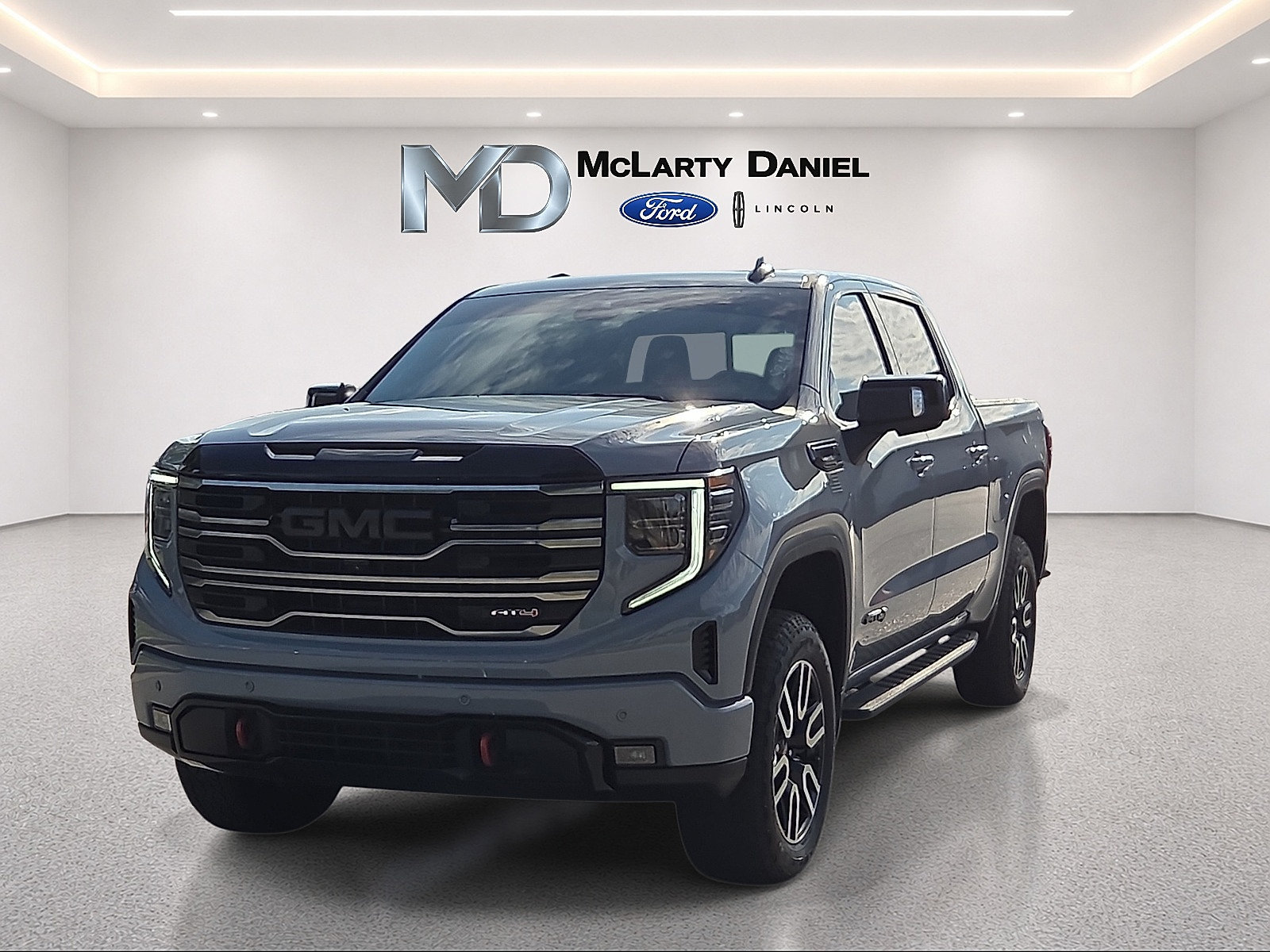 Used 2025 GMC Sierra 1500 AT4 w/ AT4 Premium Package AWD/4WD image 2