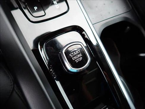 Used 2022 Volvo XC60 B5 Momentum image 20