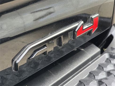 Used 2024 GMC Canyon AT4 w/ Technology Package image 8