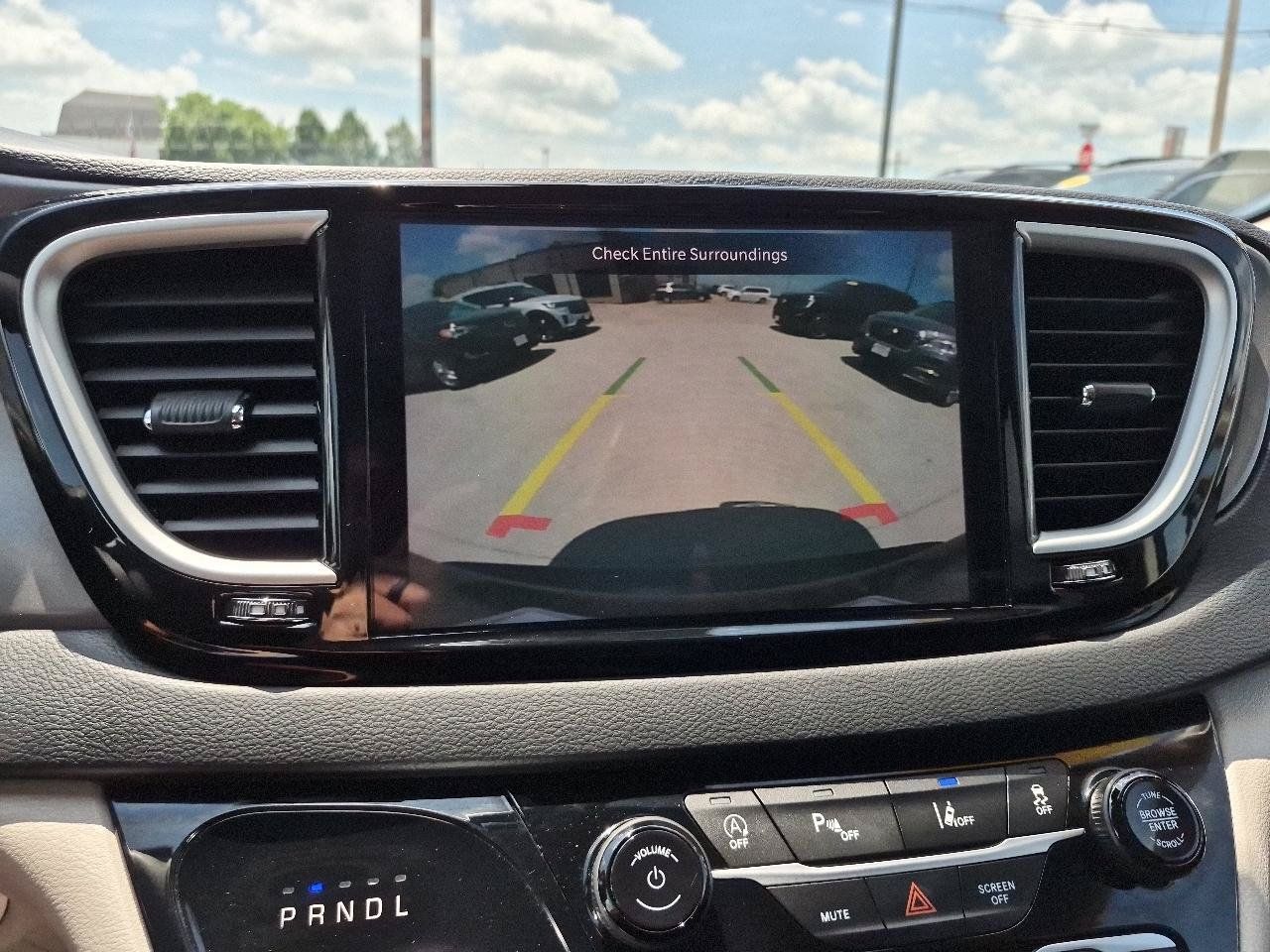 Used 2023 Chrysler Pacifica Touring-L FWD image 26