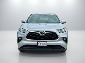 Used 2023 Toyota Highlander XLE video 2