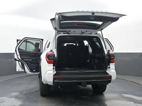 New 2026 Toyota 4Runner SR5 AWD/4WD image 33