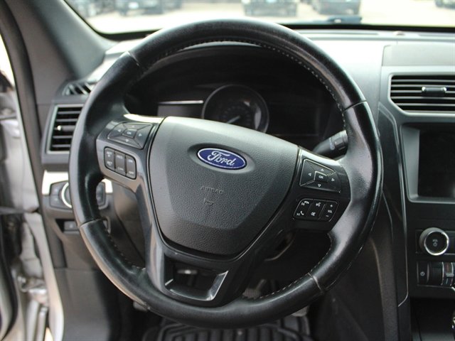 Used 2019 Ford Explorer XLT w/ Equipment Group 201A AWD/4WD image 14
