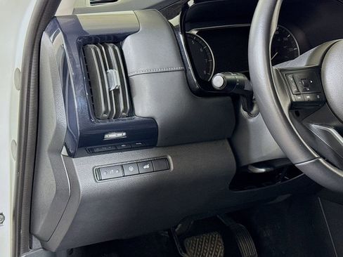 Used 2025 Nissan Pathfinder SV FWD image 8