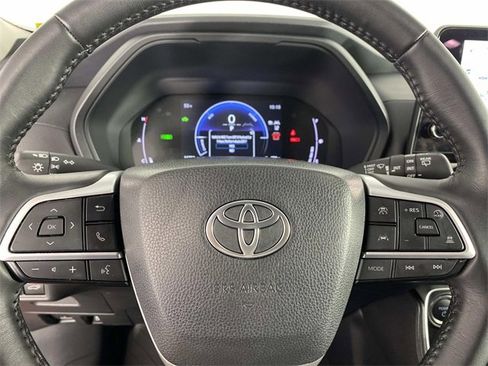 Used 2025 Toyota Grand Highlander AWD Hybrid image 16