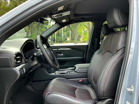 Used 2025 Honda Pilot Black Edition image 11