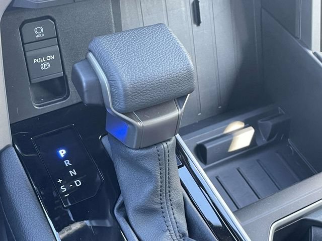 Used 2025 Toyota Tundra Limited AWD/4WD image 23